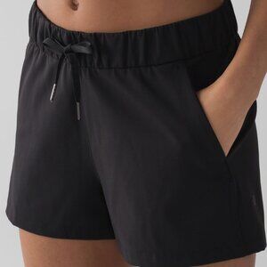 Lululemon On The Fly Short *2.5"